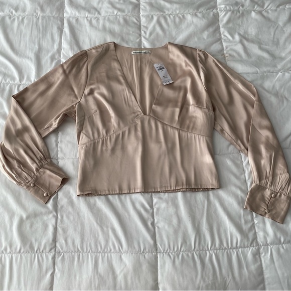 Abercrombie & Fitch Champagne Long-Sleeve Satin Puff Sleeve Top - Picture 2 of 5